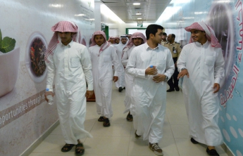 زيارة ثانوية العز بن عبدالسلام لمعامل الكلية