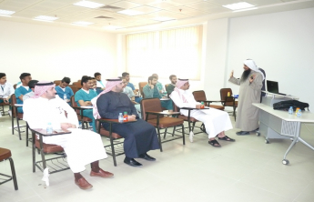 وحدة التوعية الفكرية بكلية الصيدلة تنظم محاضرة تحت عنوان (الأيدي الثلاث) لسعادة الأستاذ الدكتور خالد الدبيان