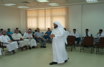 وحدة التوعية الفكرية بكلية الصيدلة تنظم محاضرة تحت عنوان (كيف تكون مبدعاً) لسعادة الدكتور فهد العندس