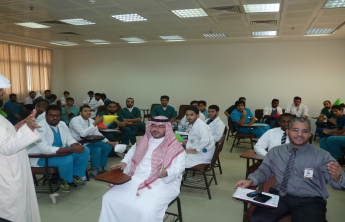 وحدة التوعية الفكرية بكلية الصيدلة تنظم محاضرة تحت عنوان (القبعات الست) لسعادة الدكتور فهد العندس