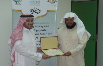 وحدة التوعية الفكرية بكلية الصيدلة تنظم محاضرة تحت عنوان (القبعات الست) لسعادة الدكتور فهد العندس