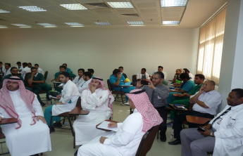 وحدة التوعية الفكرية بكلية الصيدلة تنظم محاضرة تحت عنوان (القبعات الست) لسعادة الدكتور فهد العندس