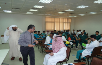 وحدة التوعية الفكرية بكلية الصيدلة تنظم محاضرة تحت عنوان (القبعات الست) لسعادة الدكتور فهد العندس