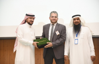 تكريم كلية الصيدلة لتميزها في مجال التوعية الفكرية