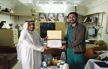 قسم الصيدلانيات بكلية الصيدلة يعقد فعالية توعوية بمتوسطة الأمير نايف بالخرج