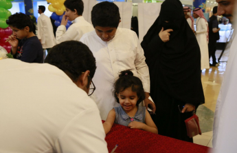 طلاب الصيدلة يدشنون مبادرة فلق (لتنمية الطموح داخل الاطفال)