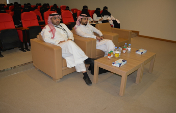 أقامت كلية الصيدلة ممثلة بوحدة الخريجين و بالتعاون مع نادي الرعاية الصيدلية ملتقى المهنة الأول و الذي حمل شعار &quot; نجاحكم هو قصتنا&quot;.