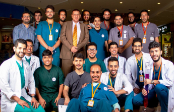 بالتعاون مع نادي جرعة الطلابي بكلية الصيدلة مستشفى الملك خالد ينظم فعالية اليوم العالمي للصيدلي