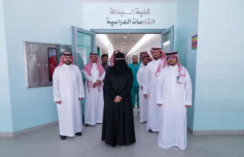 عميدة كلية الصيدلة تتفقد جاهزية القاعات الدراسية للعام الجديد ١٤٤٧