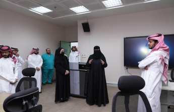 عميدة كلية الصيدلة تتفقد جاهزية القاعات الدراسية للعام الجديد ١٤٤٧
