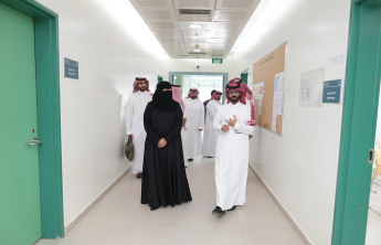 عميدة كلية الصيدلة تتفقد جاهزية القاعات الدراسية للعام الجديد ١٤٤٧