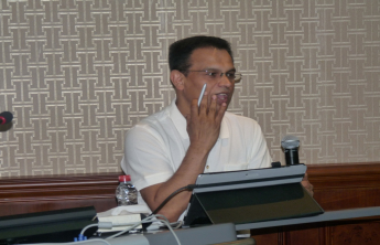 Dr. Ihsan Fakhrol lectures on developments in methods of drug delivery to the lung to treat chronic ‎diseases