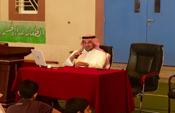 Dr. Fahd Alsikhan present a lecture on asthma  at Aljamia ‎School