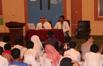 Dr. Fahd Alsikhan present a lecture on asthma  at Aljamia ‎School