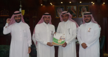 تسليم التقرير السنوي 2016م لصاحب المعالي الدكتور مدير الجامعة